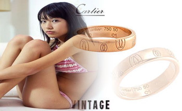 ベージュ タンク トップ コーデ