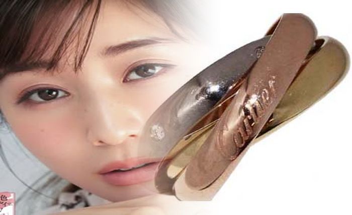 白 の タンク トップ りんご