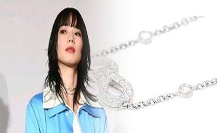 タンク トップ コーデ 重ね 着