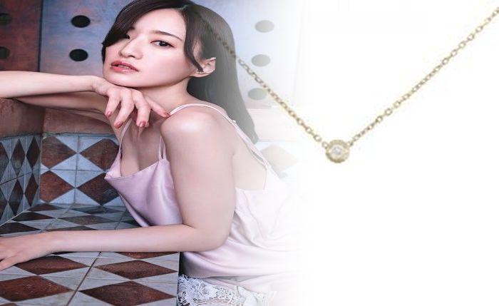 へそ 出し タンク トップ コーデ