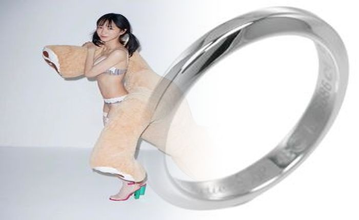 タンク トップ の 下 に 着る もの