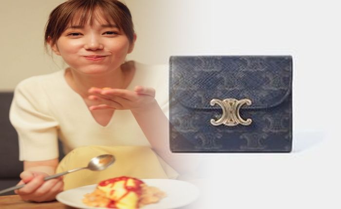 セリーヌ 財布 三 つ折り 定価