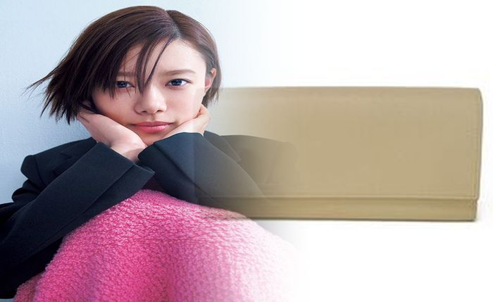 セリーヌ 財布 バイ カラー 定価