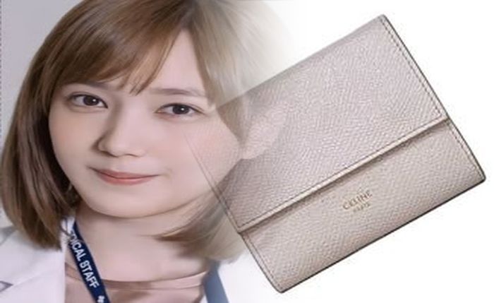 セリーヌ 財布 シリアル ナンバー どこ