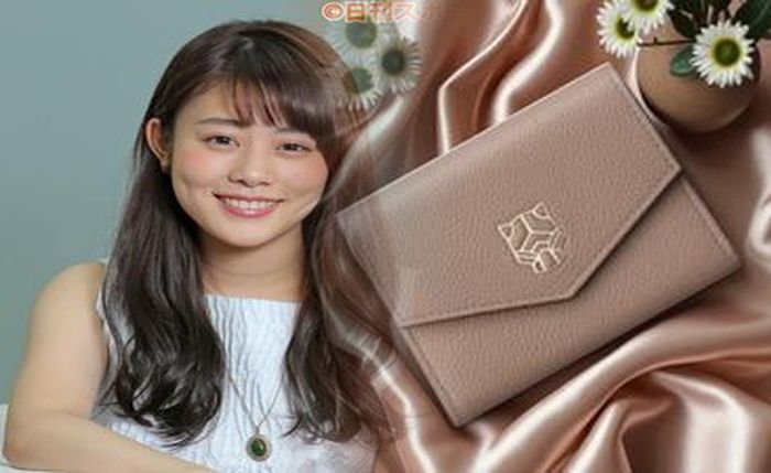 カルティエ 財布 二 つ折り 小銭 入れ なし