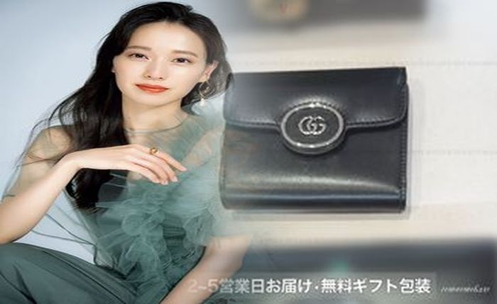 gucci さくらんぼ 財布 値段