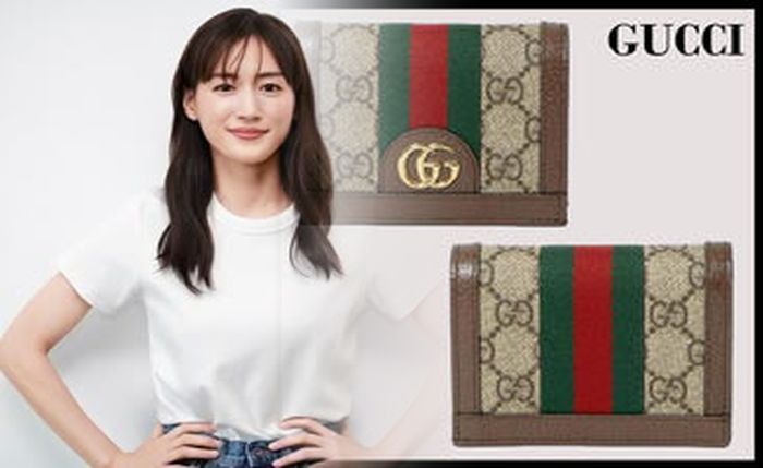 gucci さくらんぼ 財布 値段