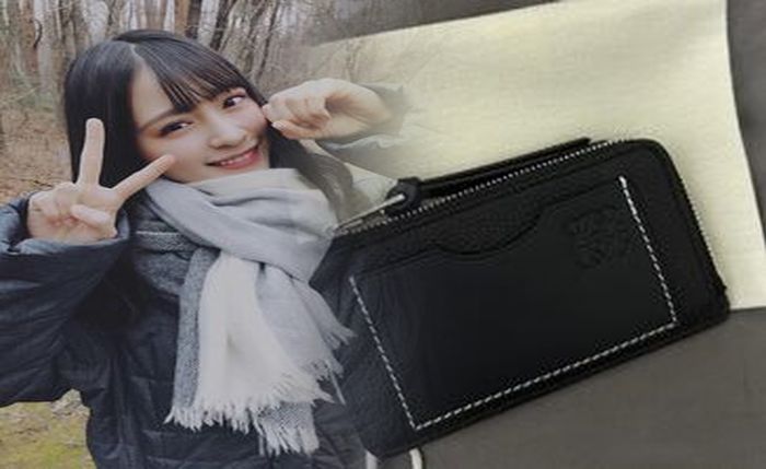 ロエベ 三 つ折り 財布 レディース