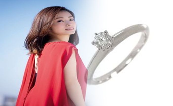 ティファニー リボン 婚約 指輪