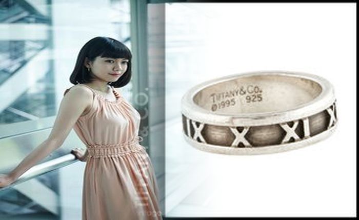 エンゲージ リング ティファニー 値段