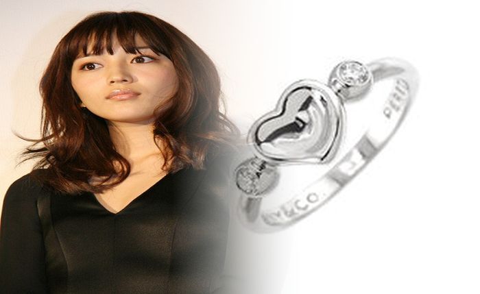 ティファニー 結婚 指輪 ダイヤ 3 つ