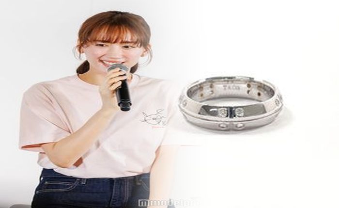 婚約 指輪 ティファニー カルティエ