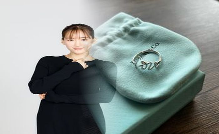 ティファニー リボン リング 婚約 指輪