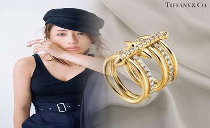 ティファニー イヤリング 武井 咲