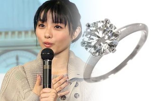 【2026年最新】ティファニー婚約指輪を“もらったら”絶対知るべき！人気理由・値段・刻印・売却相場まで徹底解説