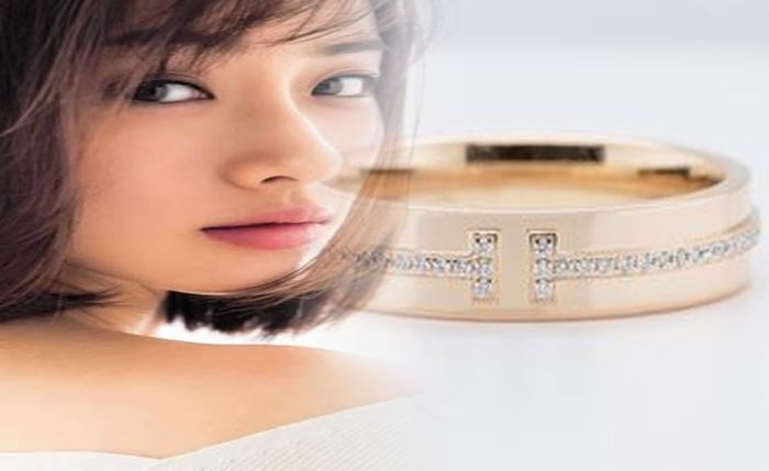 エンゲージ リング 相場 ティファニー