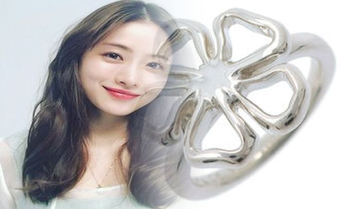 ティファニー 婚約 指輪 カラット 数