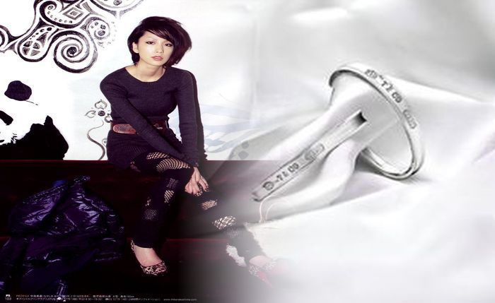 ティファニー ソリティア ピアス 大き さ