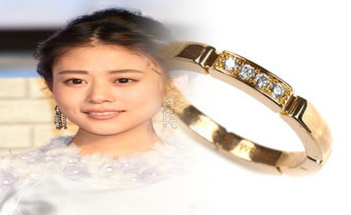 サファイア 婚約 指輪 カルティエ