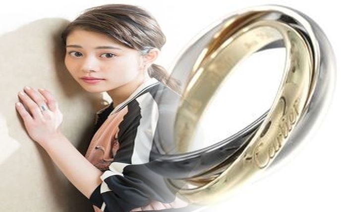 アクア マリン 指輪 カルティエ