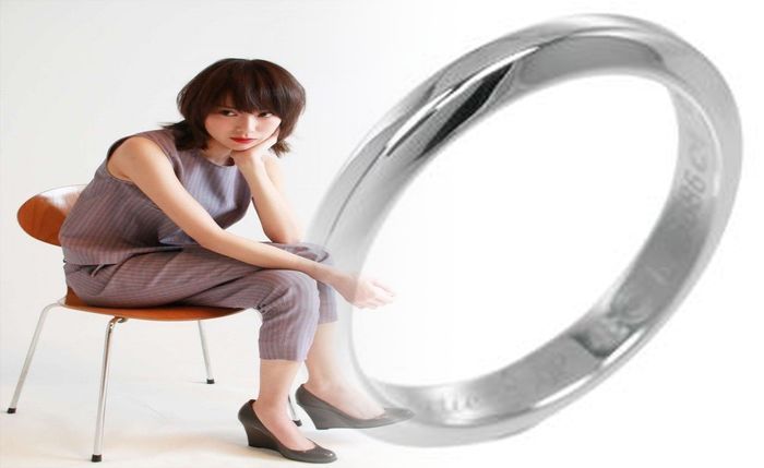 カルティエ ペア リング 値段