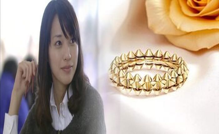 カルティエ 結婚 指輪 v 字