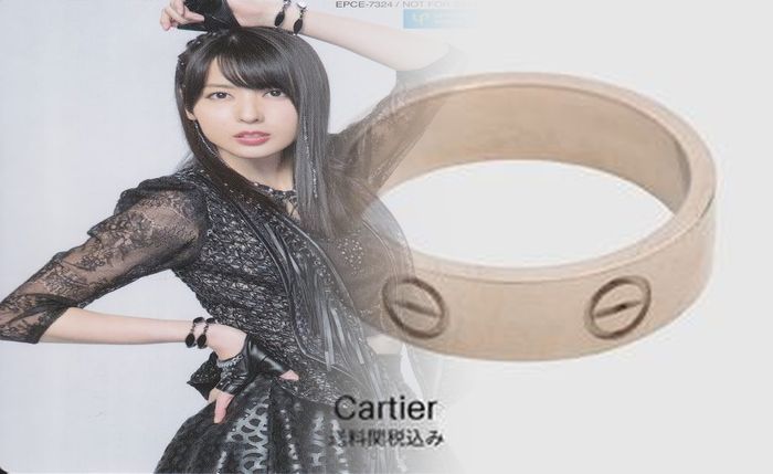 結婚 指輪 ネックレス カルティエ