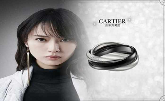 サファイア 婚約 指輪 カルティエ