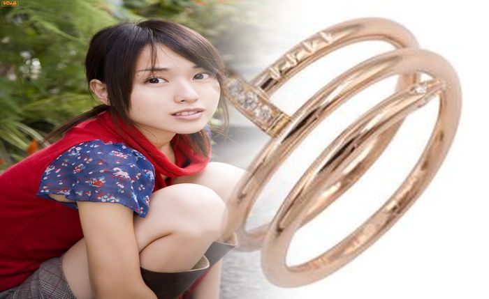 婚約 指輪 カルティエ ソリテール 値段