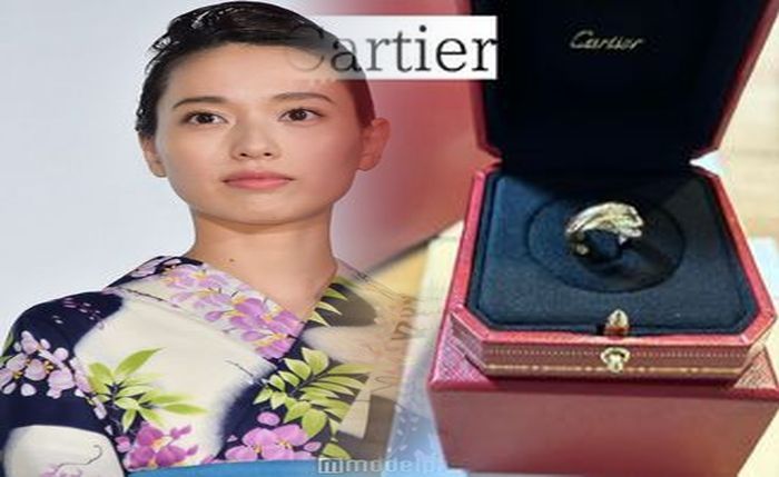 カルティエ 婚約 指輪 バレリーナ 重ね づけ