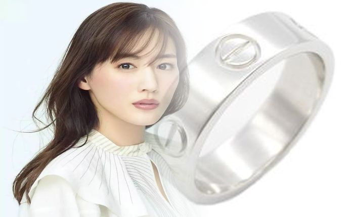 カルティエ 結婚 指輪 v 字