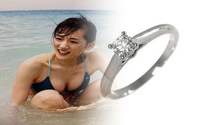 たかみ な 結婚 指輪 カルティエ
