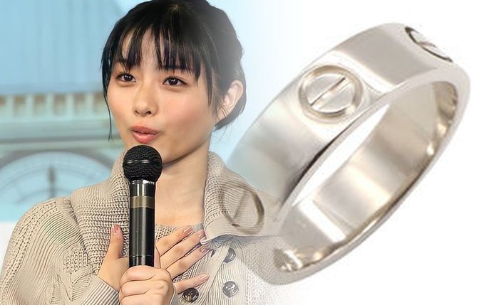 ペア リング カルティエ 値段