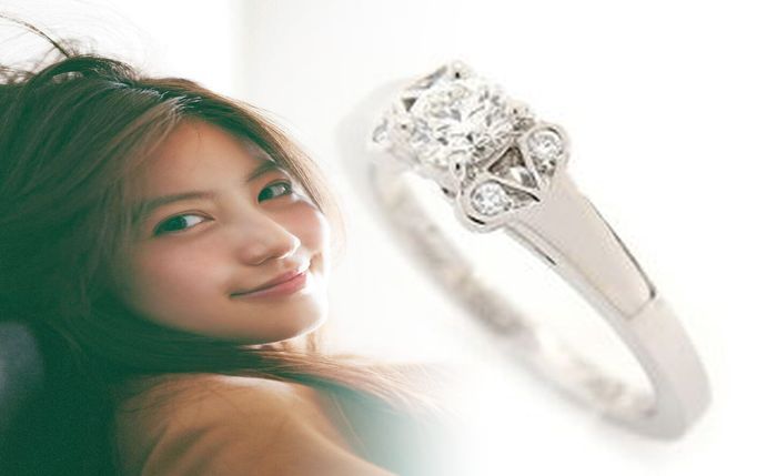 アクア マリン 指輪 カルティエ