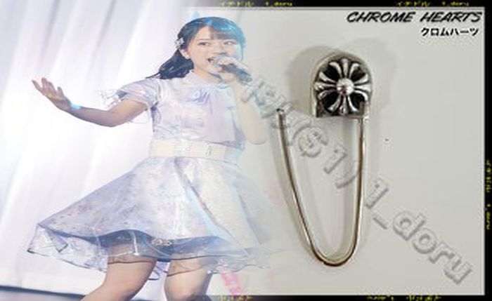 クロム ハーツ ピアス 十字架