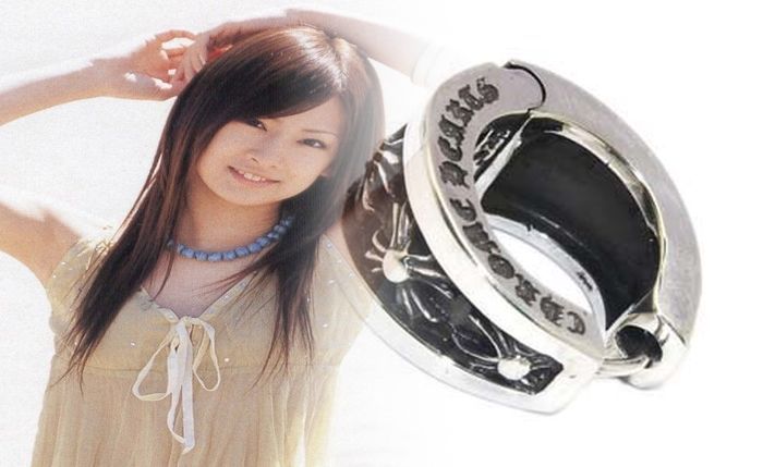 クロム ハーツ ピアス 安全 ピン