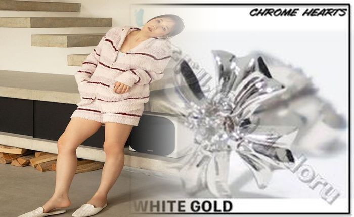 クロム ハーツ クロス ピアス