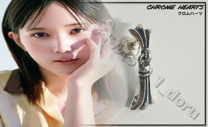 中間 淳太 ピアス クロム ハーツ