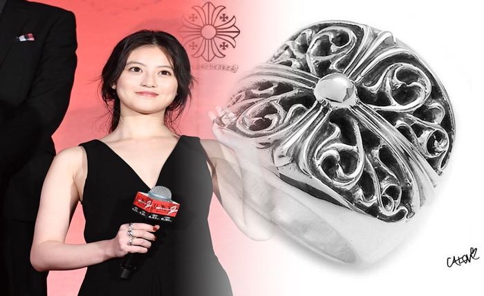 クロム ハーツ リング つける 指