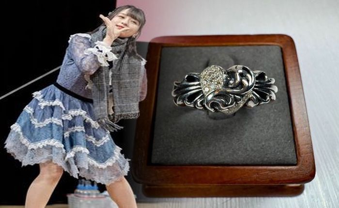 クロム ハーツ リング つける 指