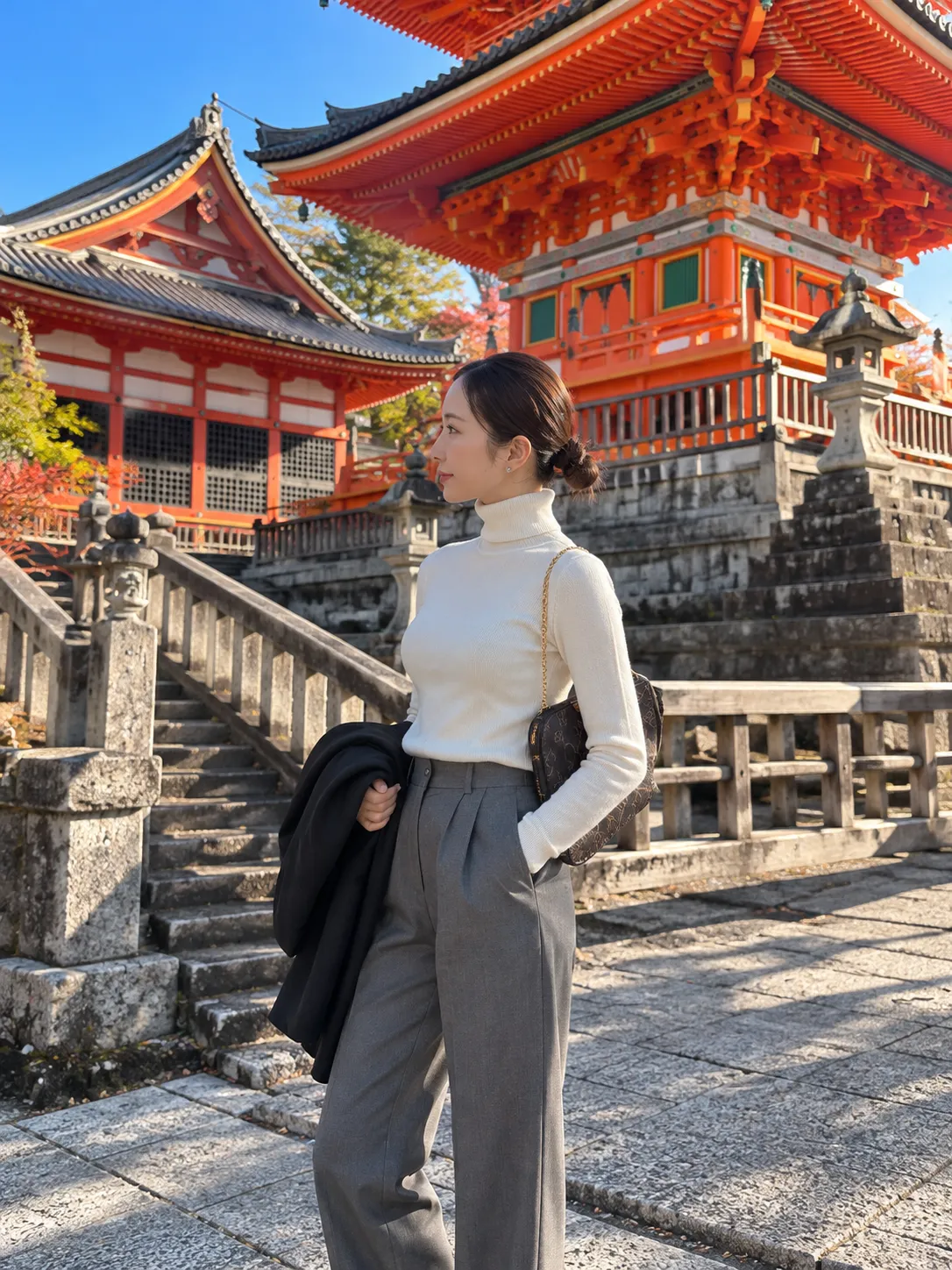 【白×タートル】グレースラックスで海外セレブ風♡ 京都散策にも似合う大人のきれいめコーデ