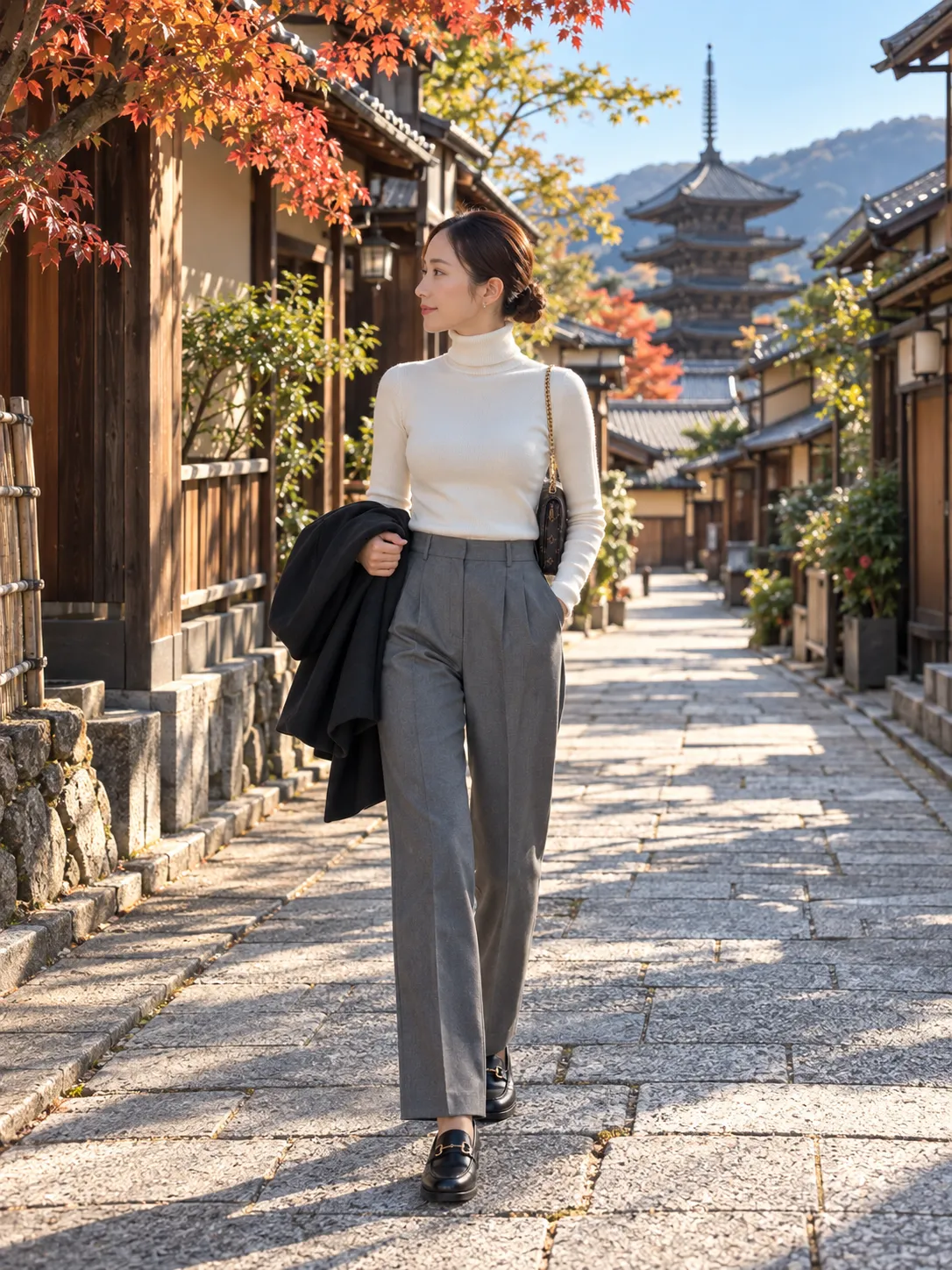 【白×タートル】グレースラックスで海外セレブ風♡ 京都散策にも似合う大人のきれいめコーデ (3).webp